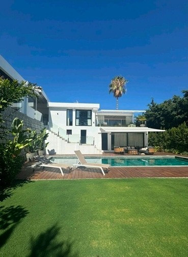 5 Bedroom Villa in Marbella - Photo 2