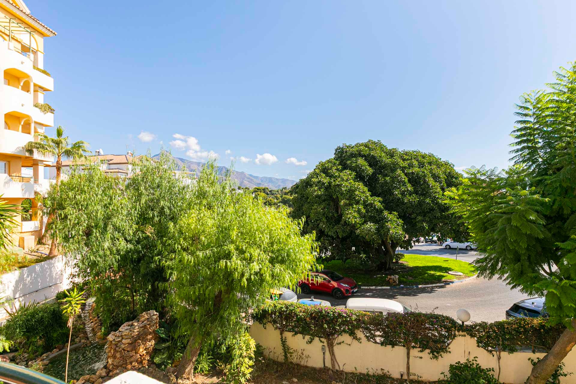 3 Bedroom Apartment in Marbella - Photo 2