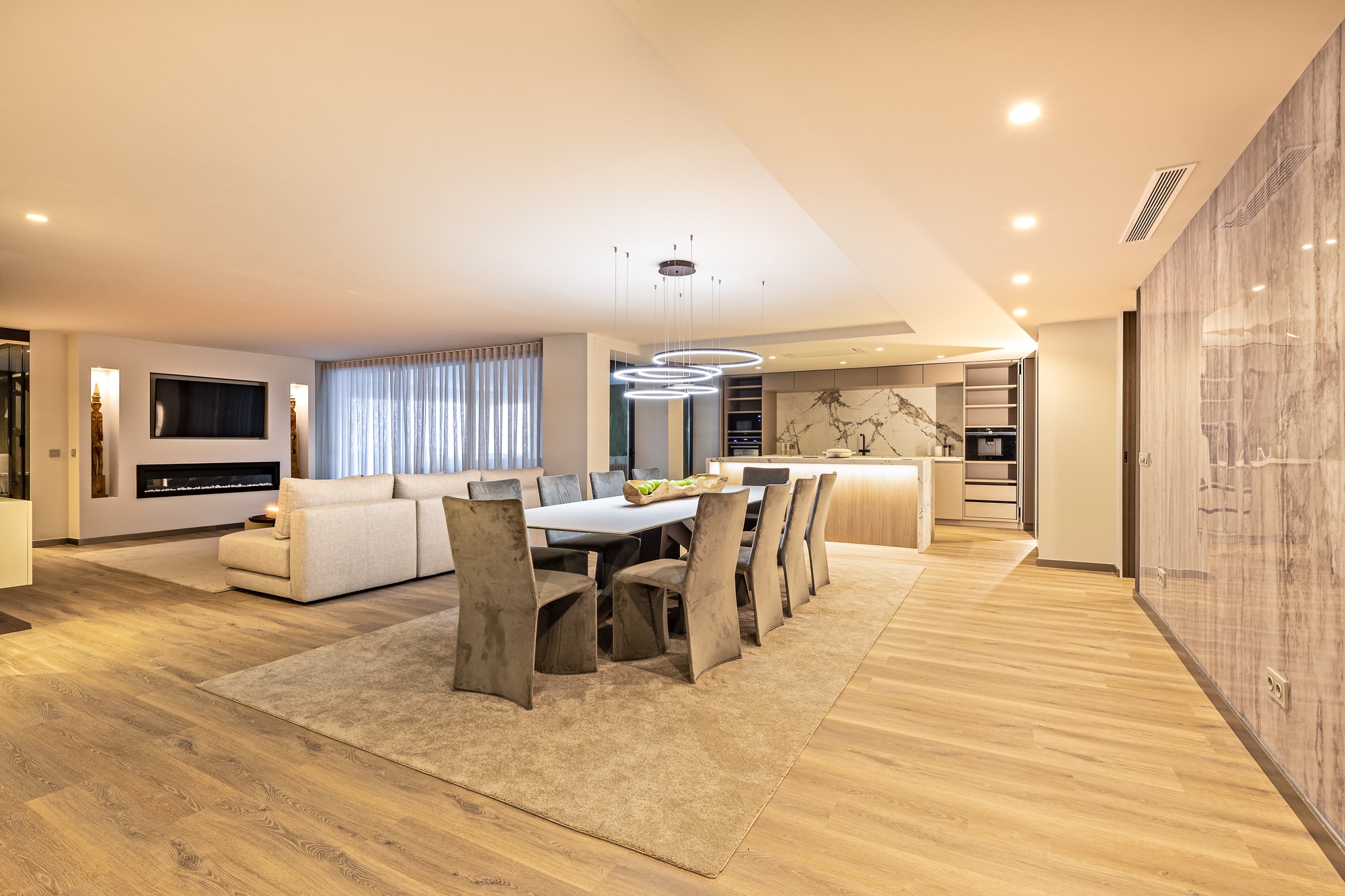 5 Bedroom Apartment in Marbella - Photo 2