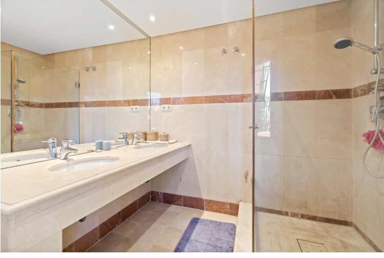 3 Bedroom Apartment in Estepona - Photo 20