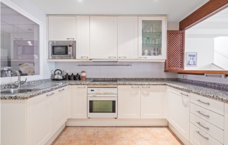 3 Bedroom Apartment in Estepona - Photo 15