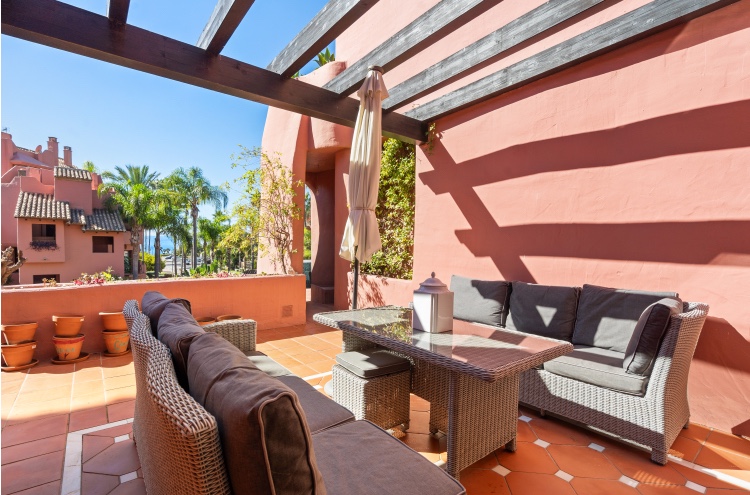 3 Bedroom Apartment in Estepona - Photo 3
