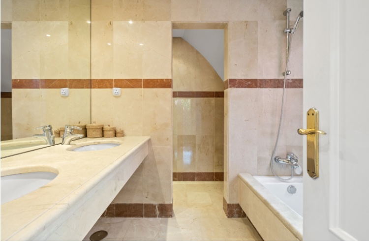 3 Bedroom Apartment in Estepona - Photo 19