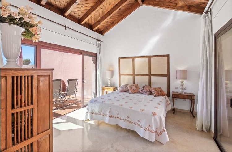 3 Bedroom Apartment in Estepona - Photo 4
