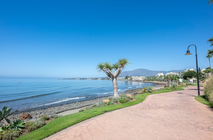 3 Bedroom Apartment in Estepona - Photo 11