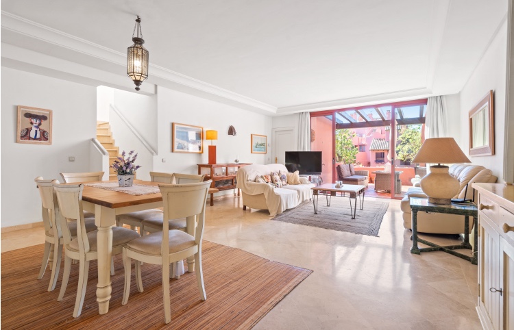 3 Bedroom Apartment in Estepona - Photo 5