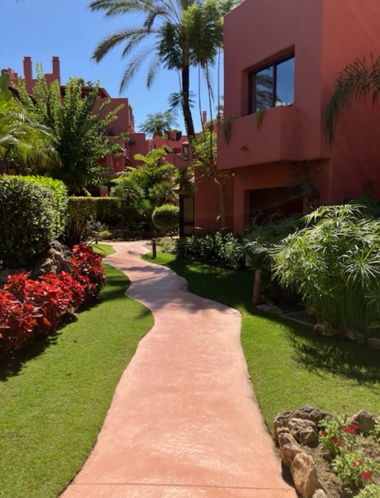 3 Bedroom Apartment in Estepona - Photo 10