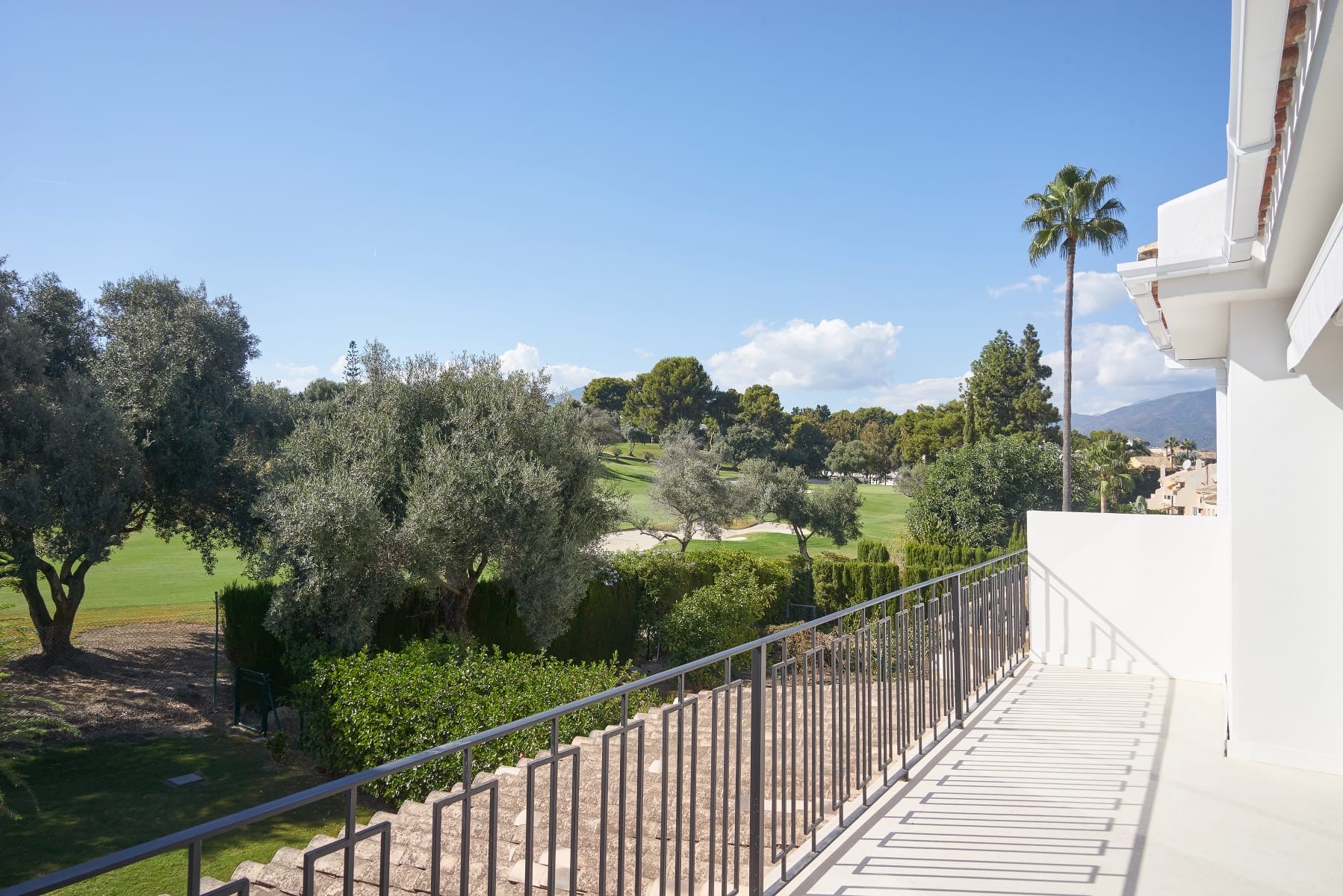 4 Bedroom Townhouse in Marbella - Photo 2