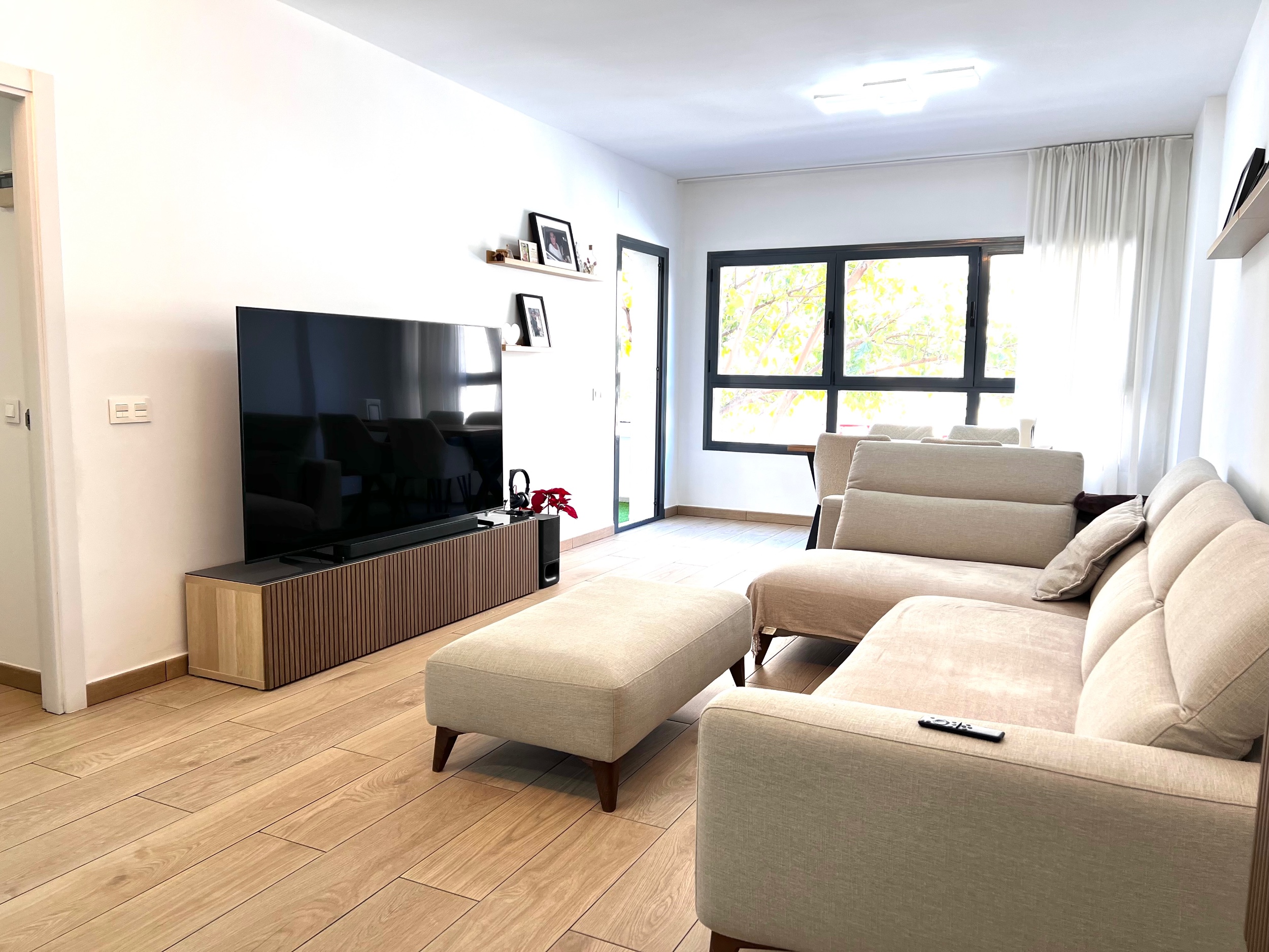 4 Bedroom Apartment in Estepona - Photo 2