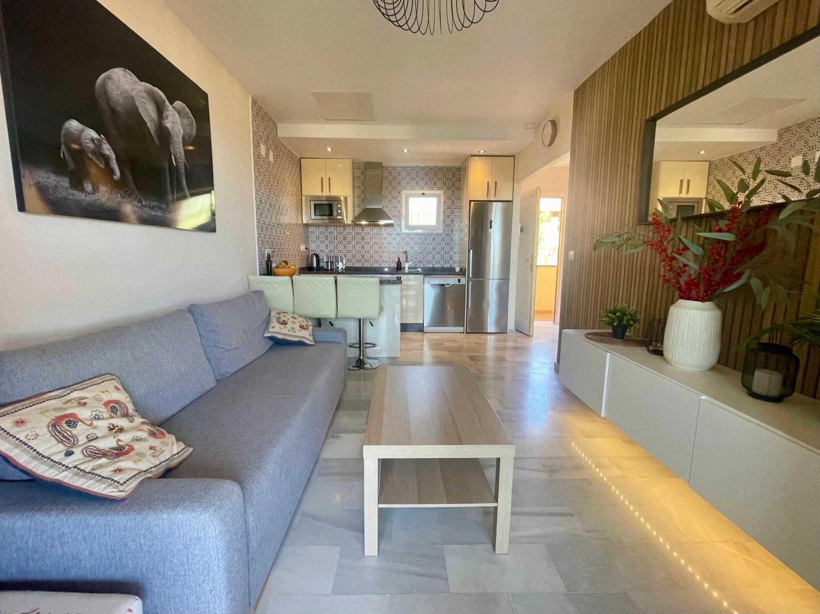 1 Bedroom Apartment in Mijas - Photo 3