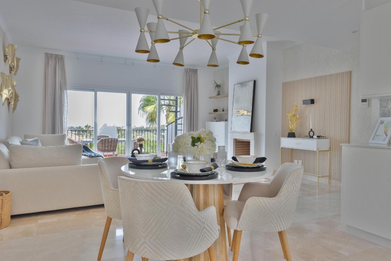 2 Bedroom Apartment in Estepona - Photo 13