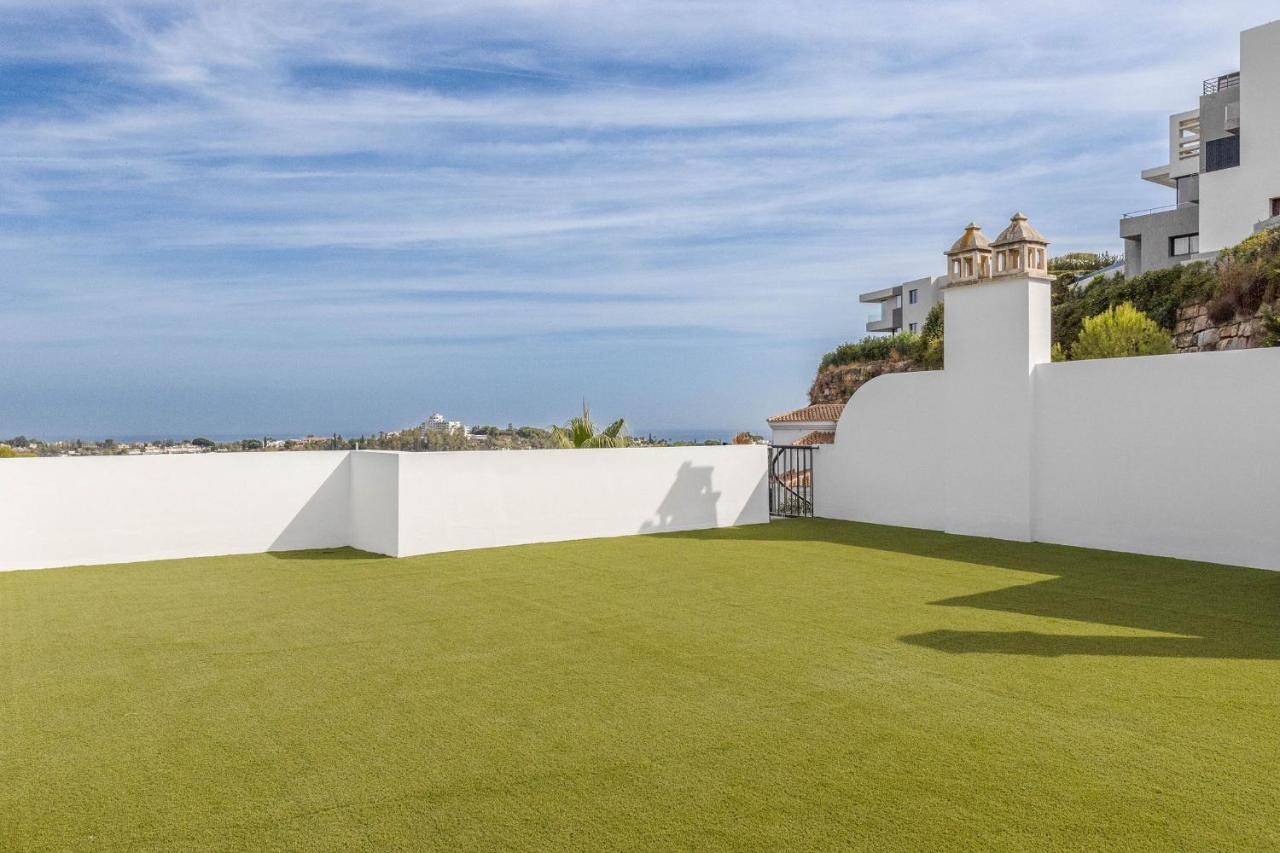 2 Bedroom Apartment in Estepona - Photo 8
