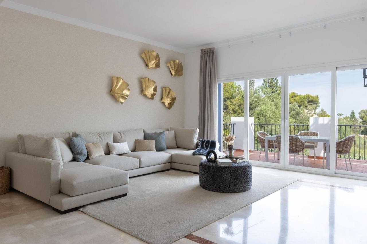 2 Bedroom Apartment in Estepona - Photo 5