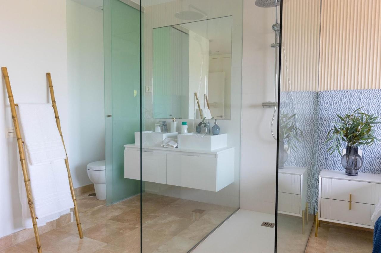 2 Bedroom Apartment in Estepona - Photo 2