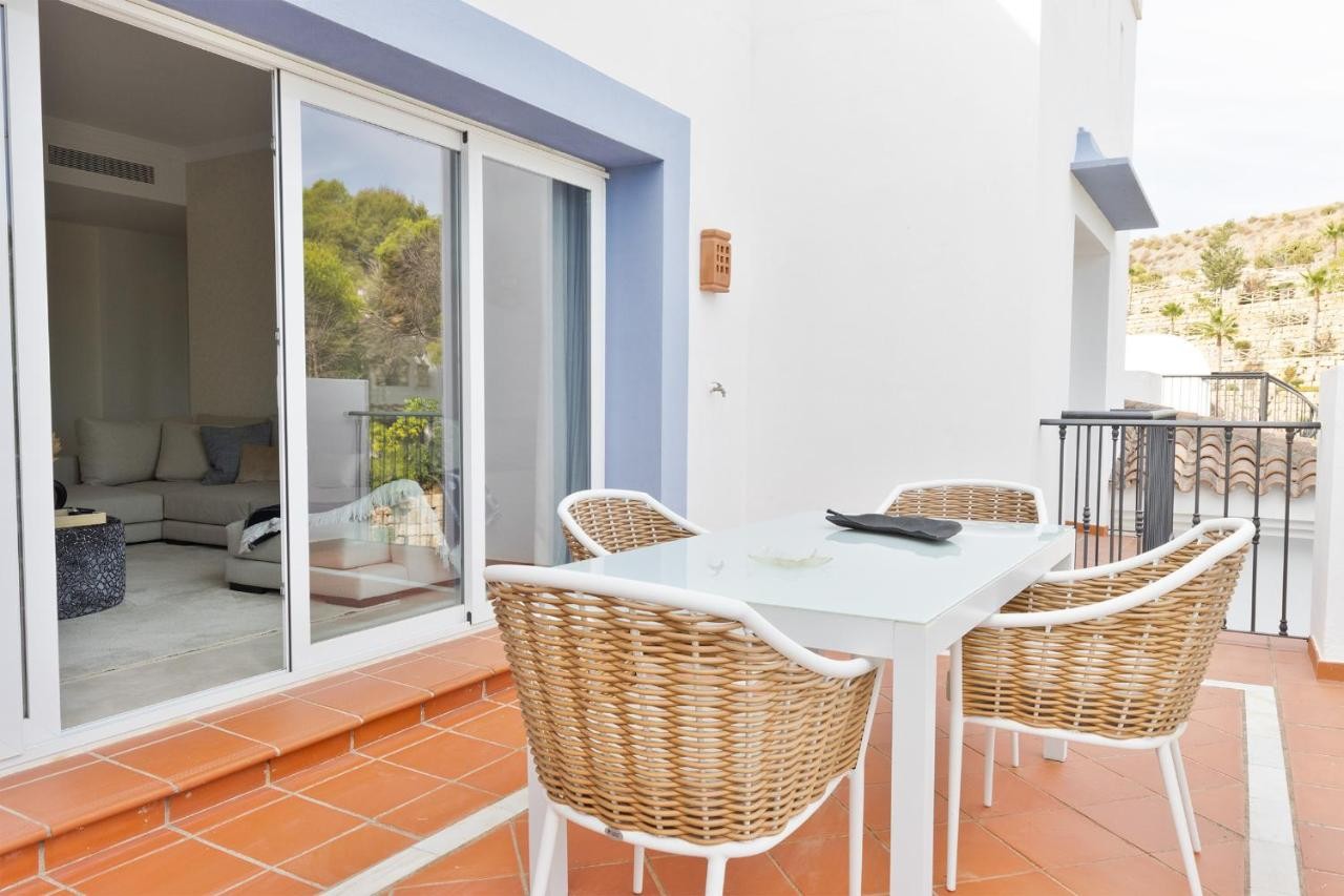 2 Bedroom Apartment in Estepona - Photo 16