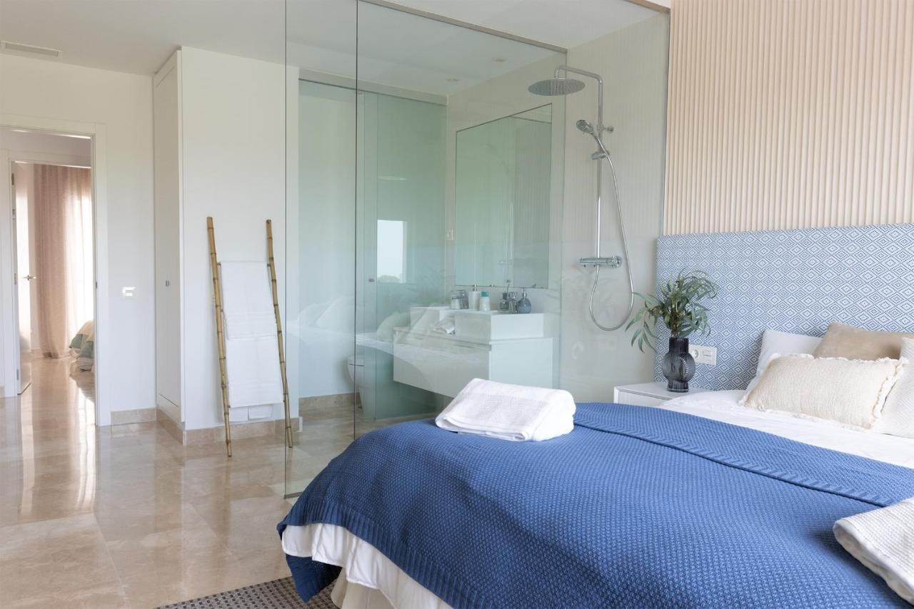 2 Bedroom Apartment in Estepona - Photo 14
