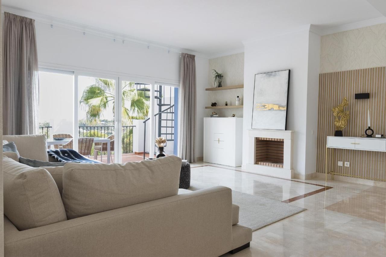 2 Bedroom Apartment in Estepona - Photo 11