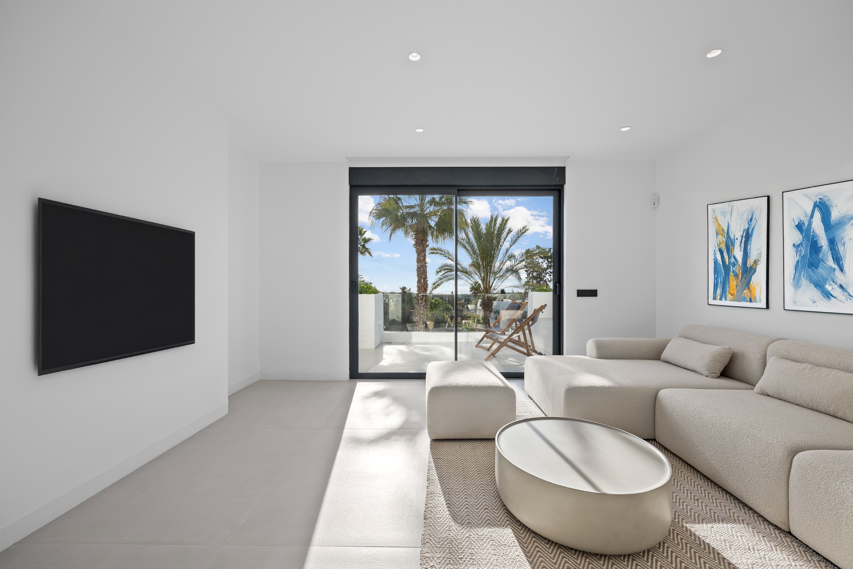 3 Bedroom Penthouse in Estepona - Photo 6