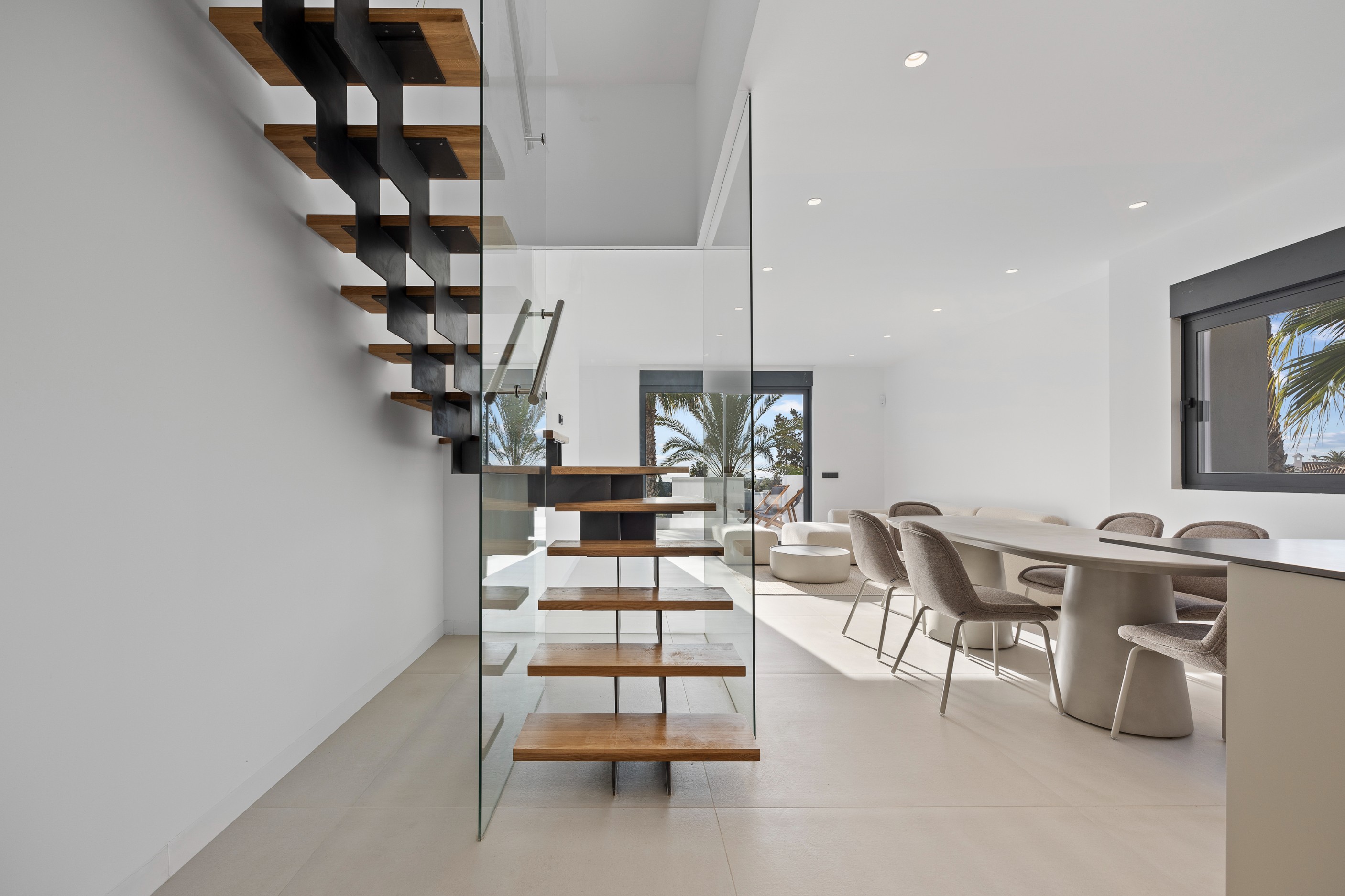 3 Bedroom Penthouse in Estepona - Photo 3