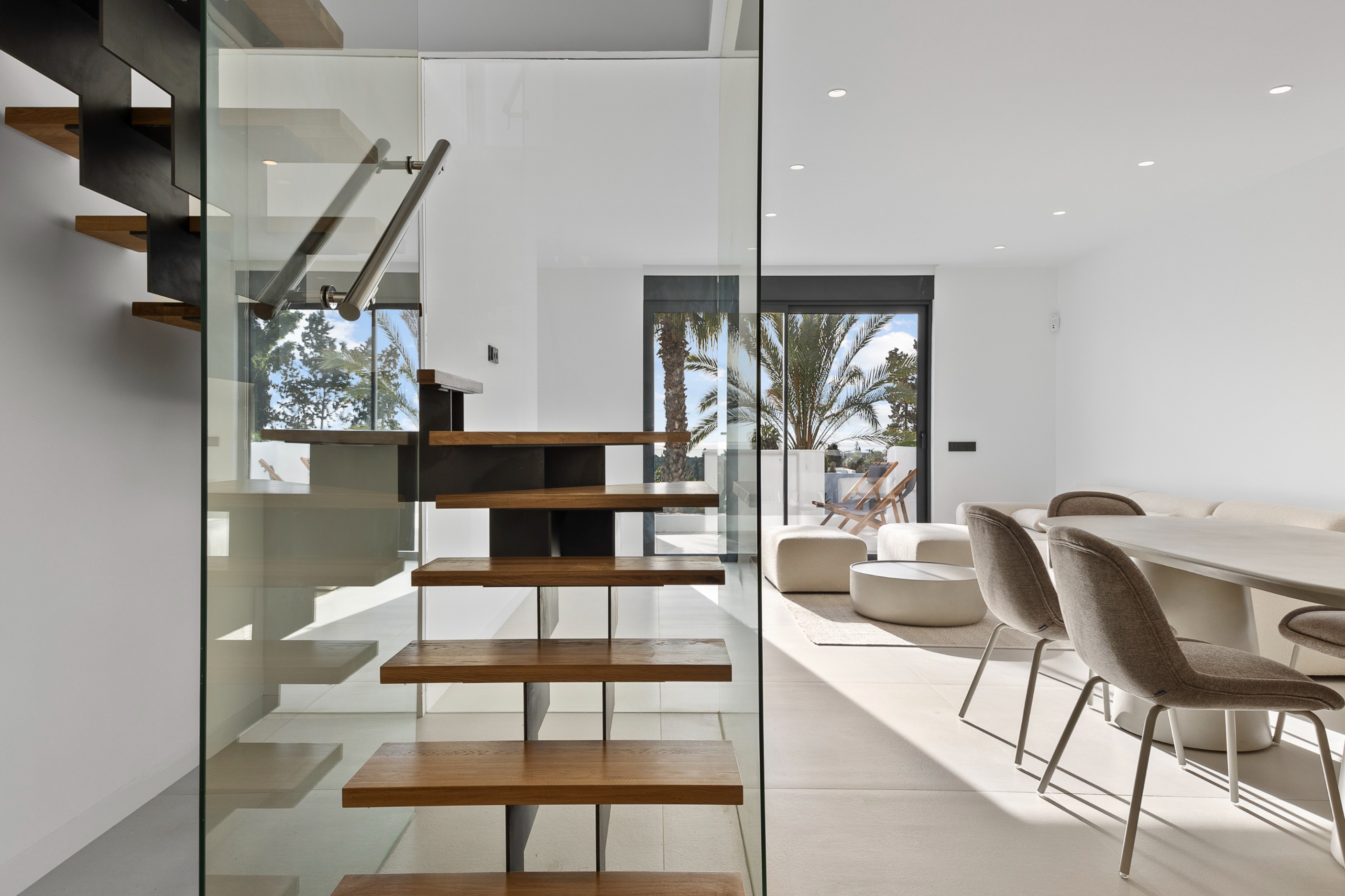 3 Bedroom Penthouse in Estepona - Photo 2