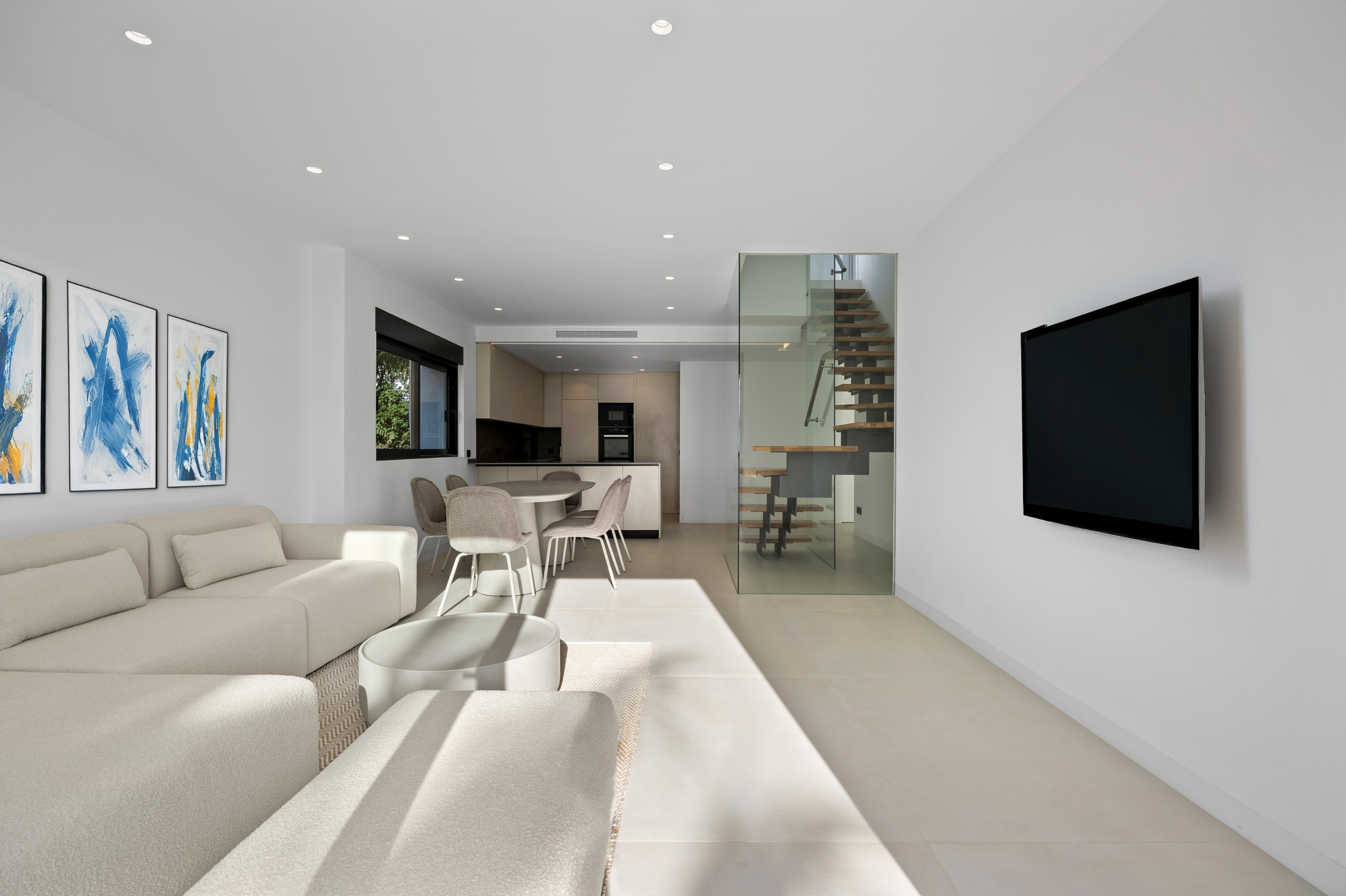3 Bedroom Penthouse in Estepona - Photo 9