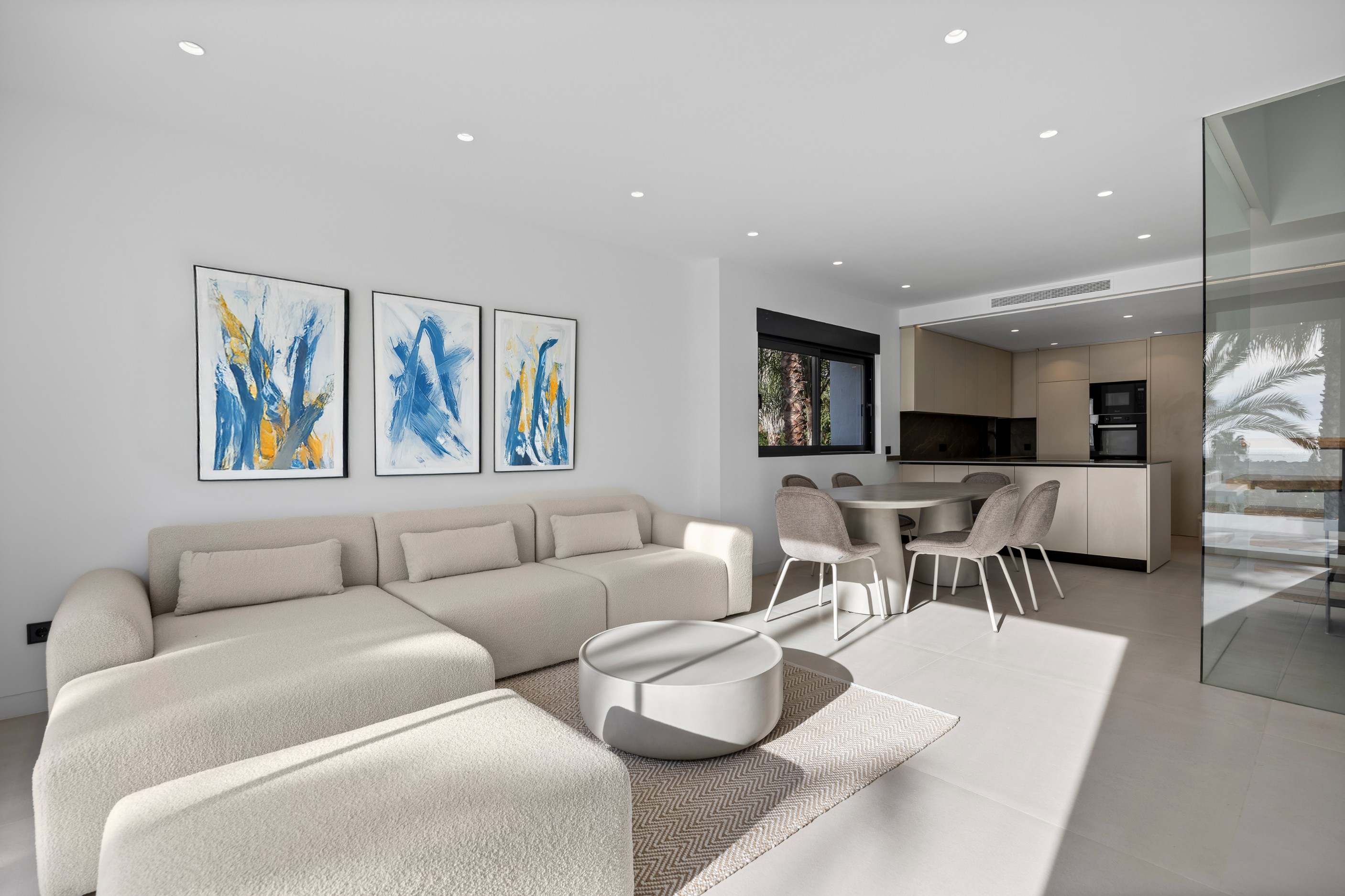 3 Bedroom Penthouse in Estepona - Photo 8