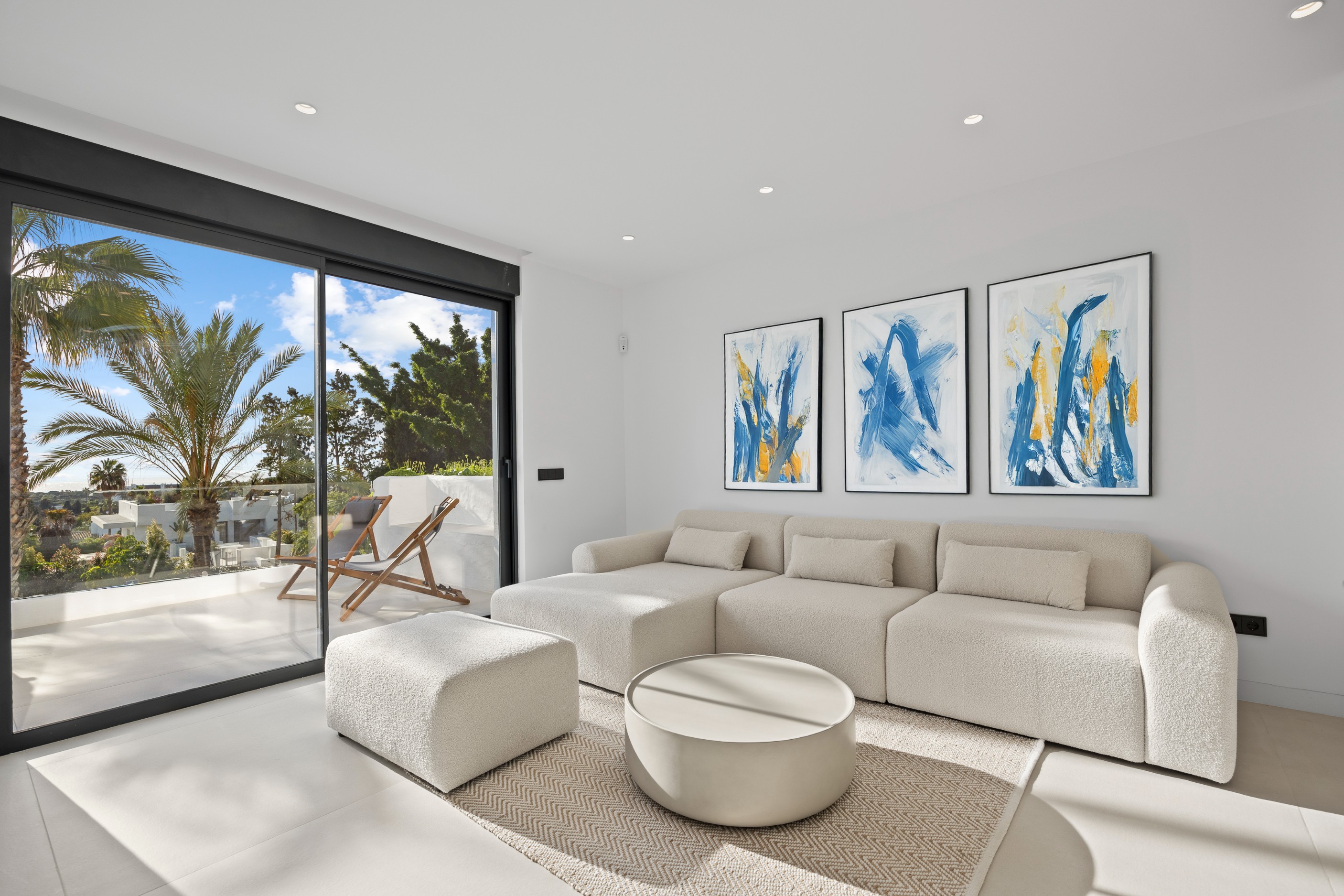 3 Bedroom Penthouse in Estepona - Photo 7