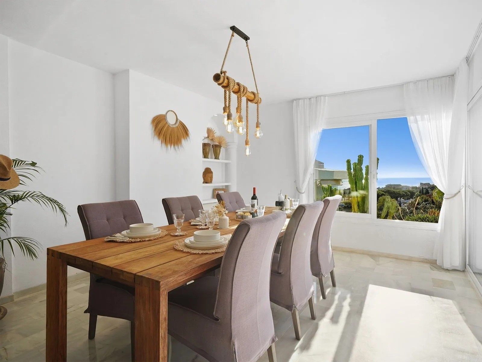 2 Bedroom Apartment in Marbella - Photo 4