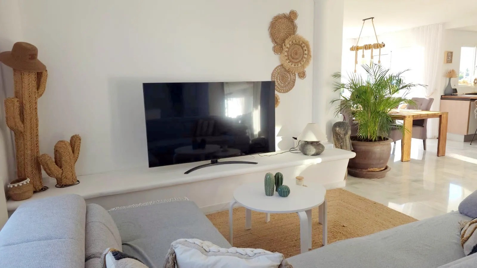2 Bedroom Apartment in Marbella - Photo 2