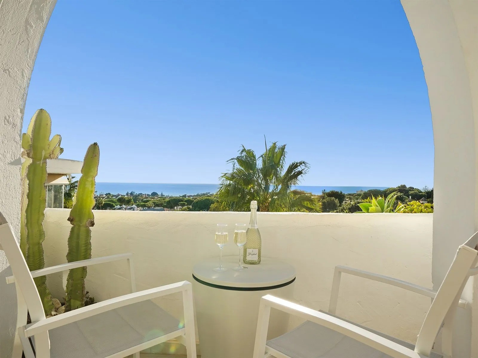 2 Bedroom Apartment in Marbella - Photo 12
