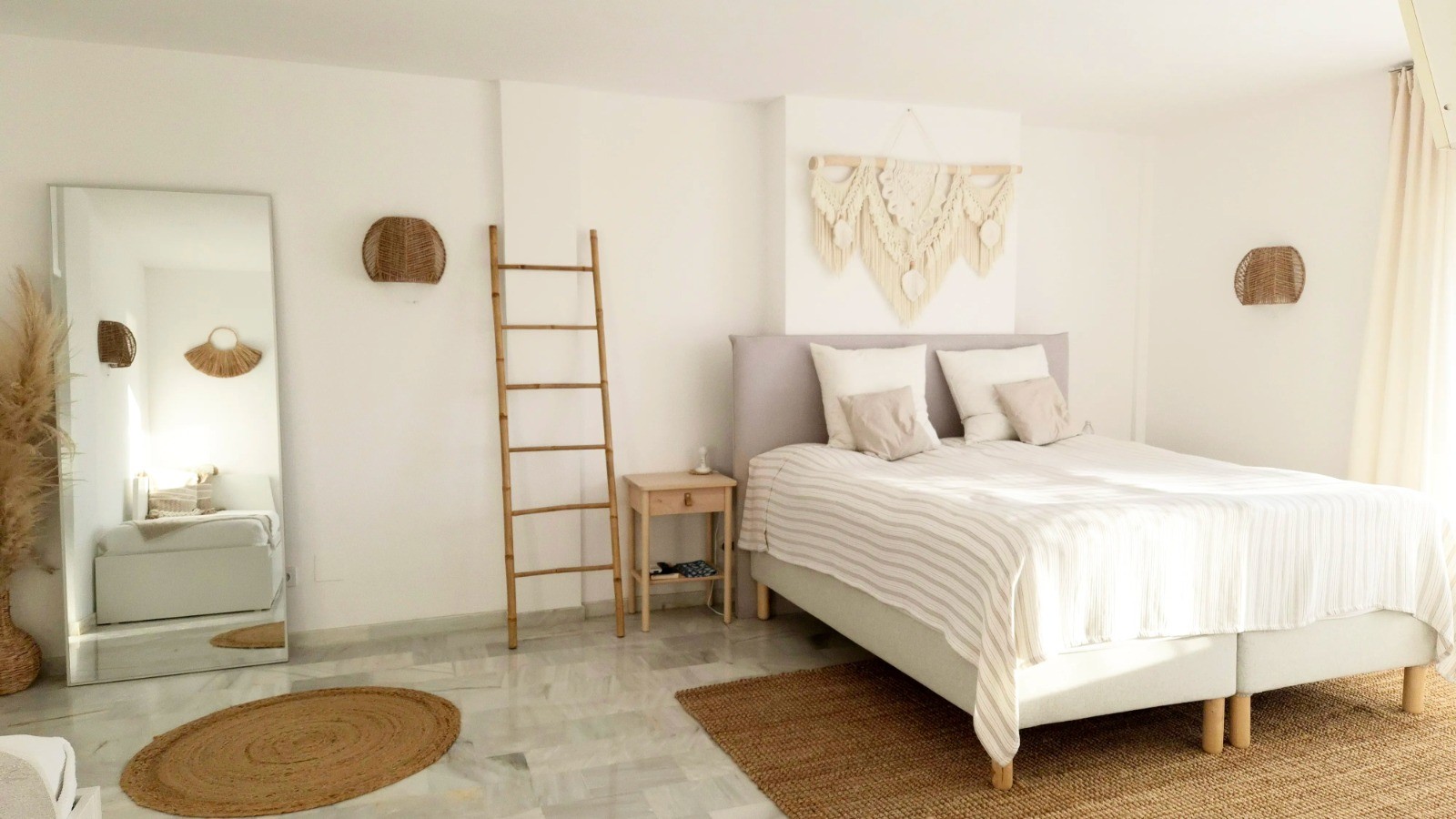 2 Bedroom Apartment in Marbella - Photo 6