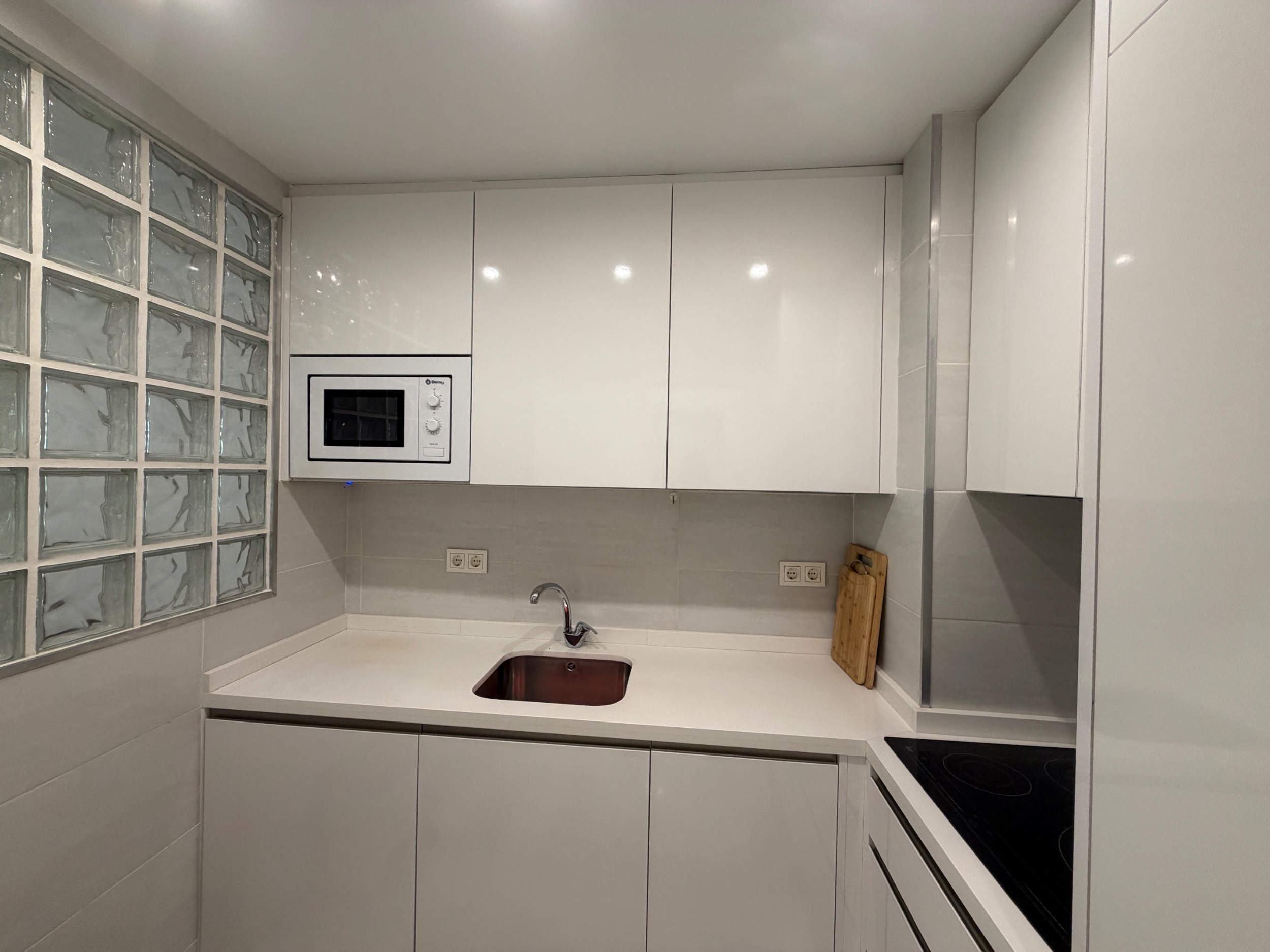 2 Bedroom Apartment in Marbella - Photo 5