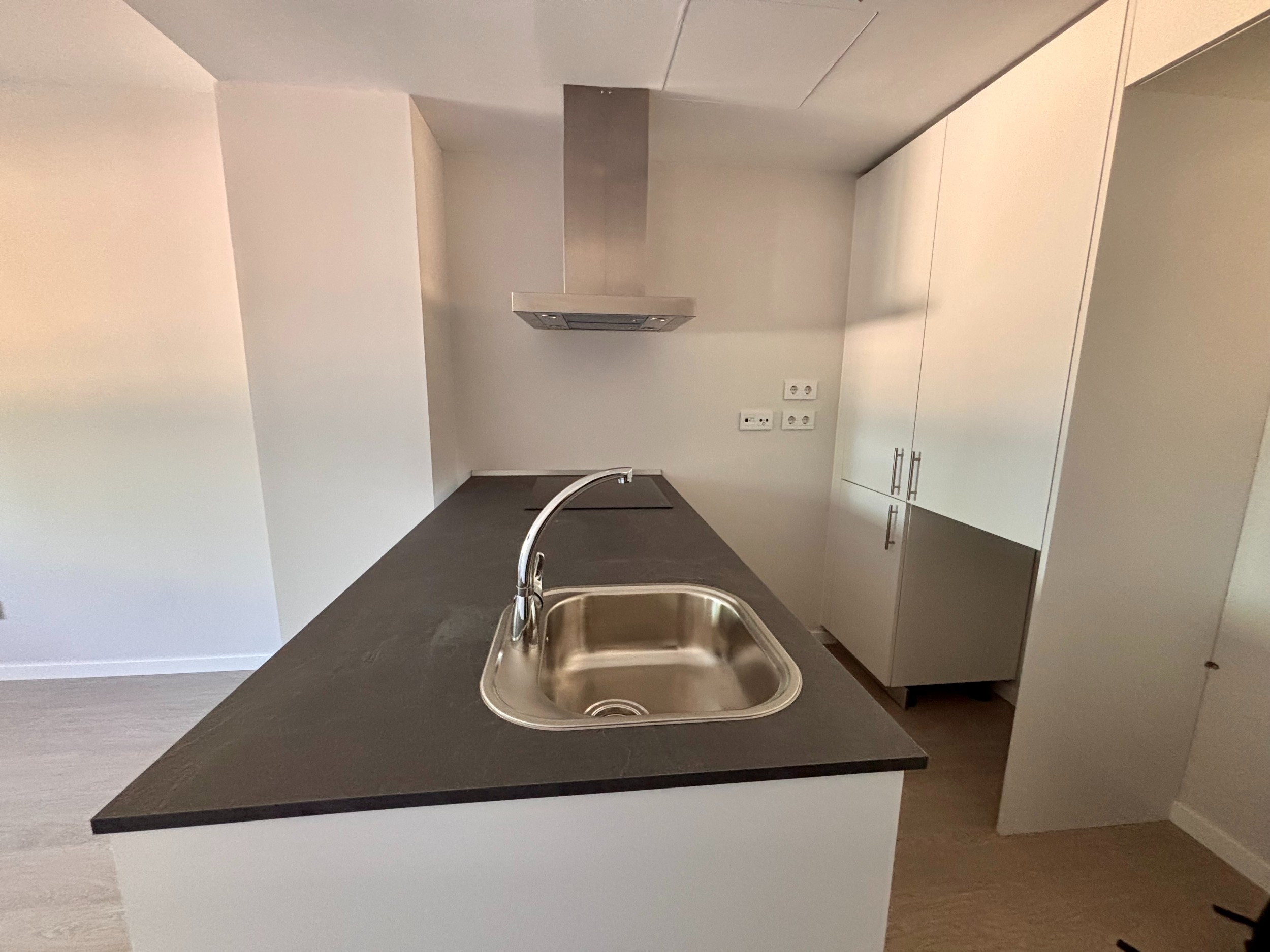 1 Bedroom Apartment in Fuengirola - Photo 2