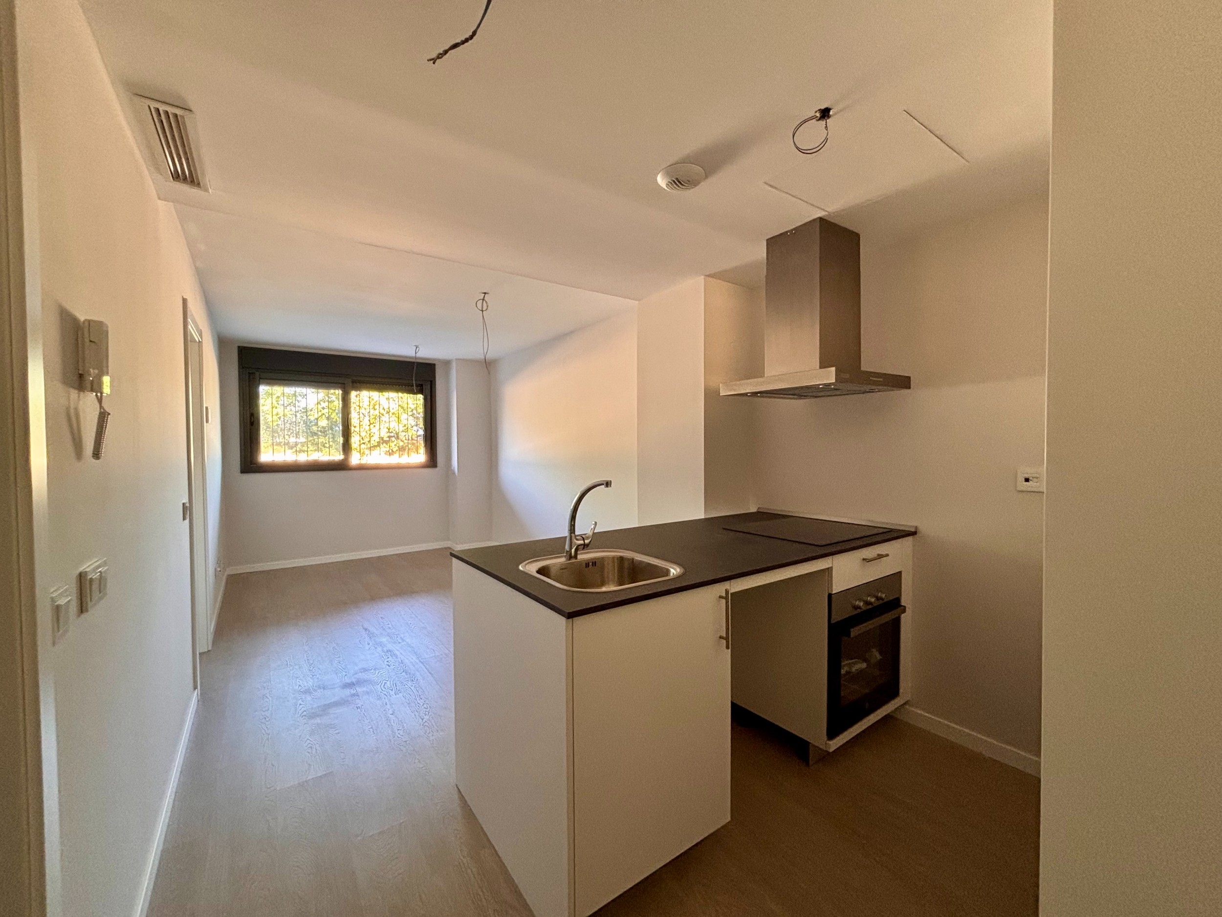 1 Bedroom Apartment in Fuengirola - Photo 3