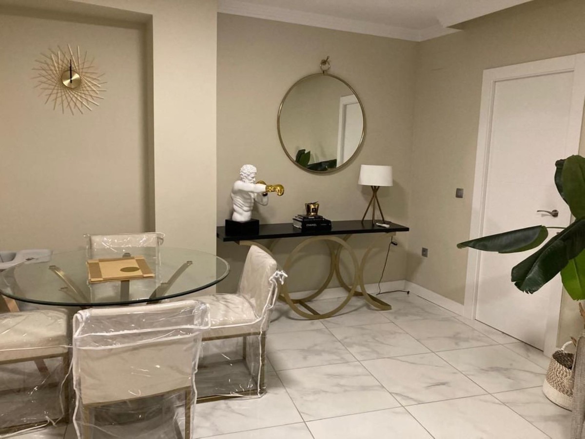 2 Bedroom Apartment in Marbella - Photo 2