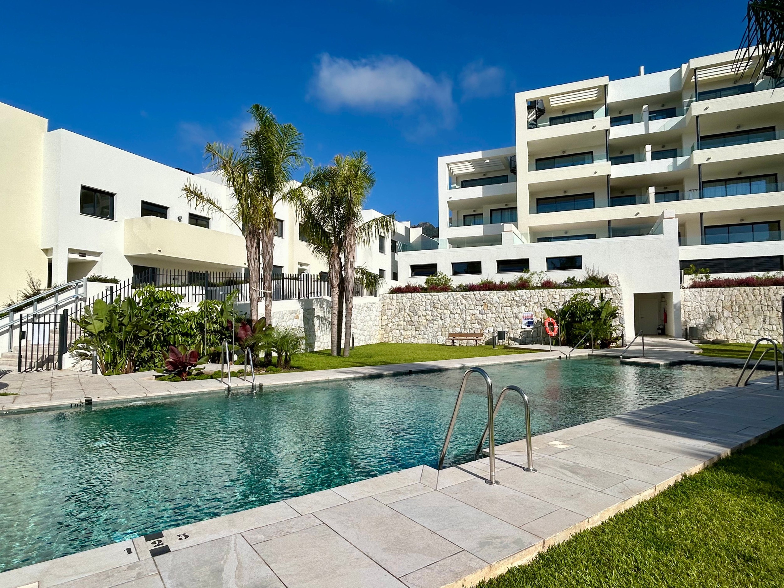 3 Bedroom Apartment in Benalmádena - Photo 2