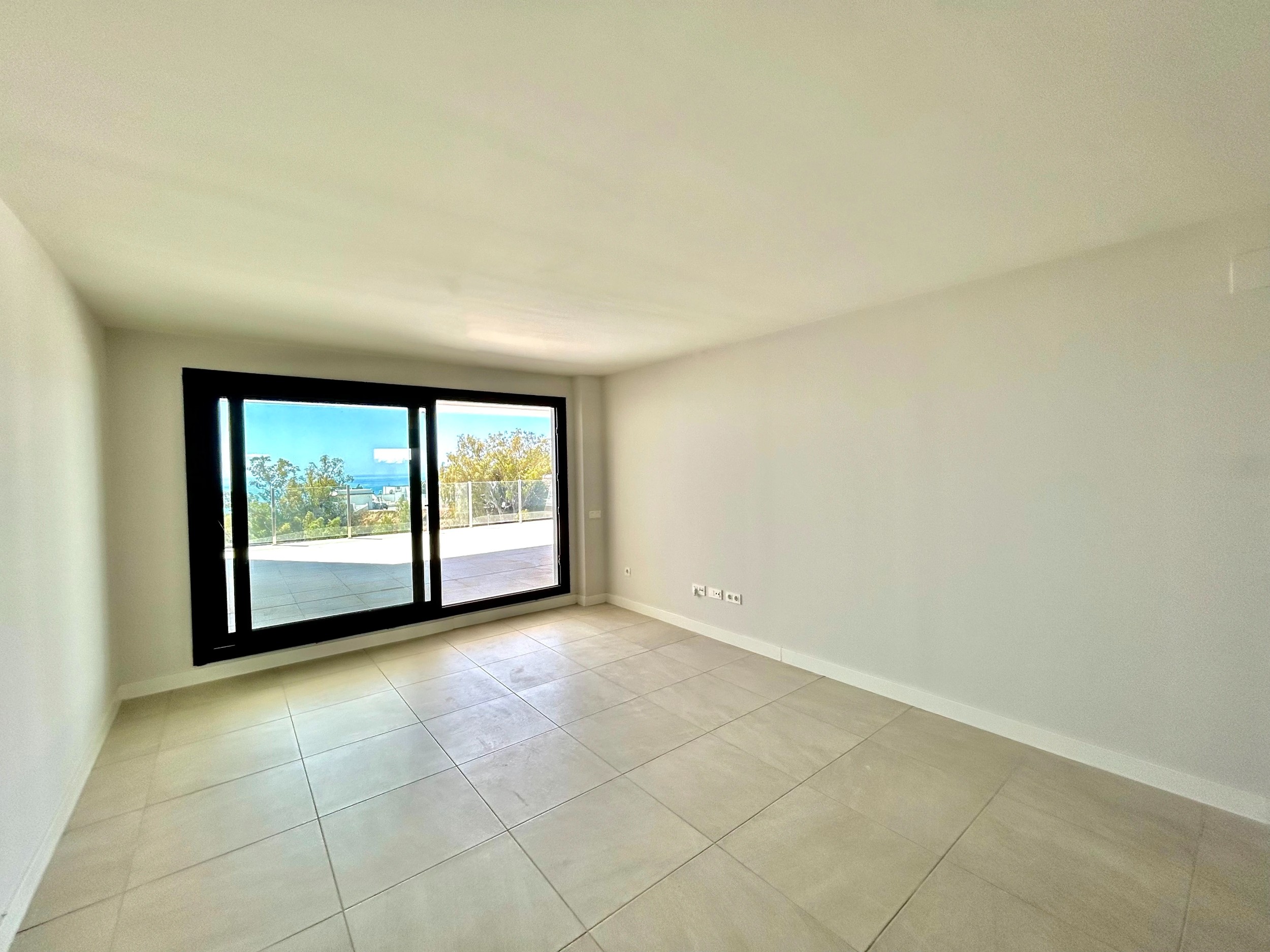 2 Bedroom Apartment in Benalmádena - Photo 9