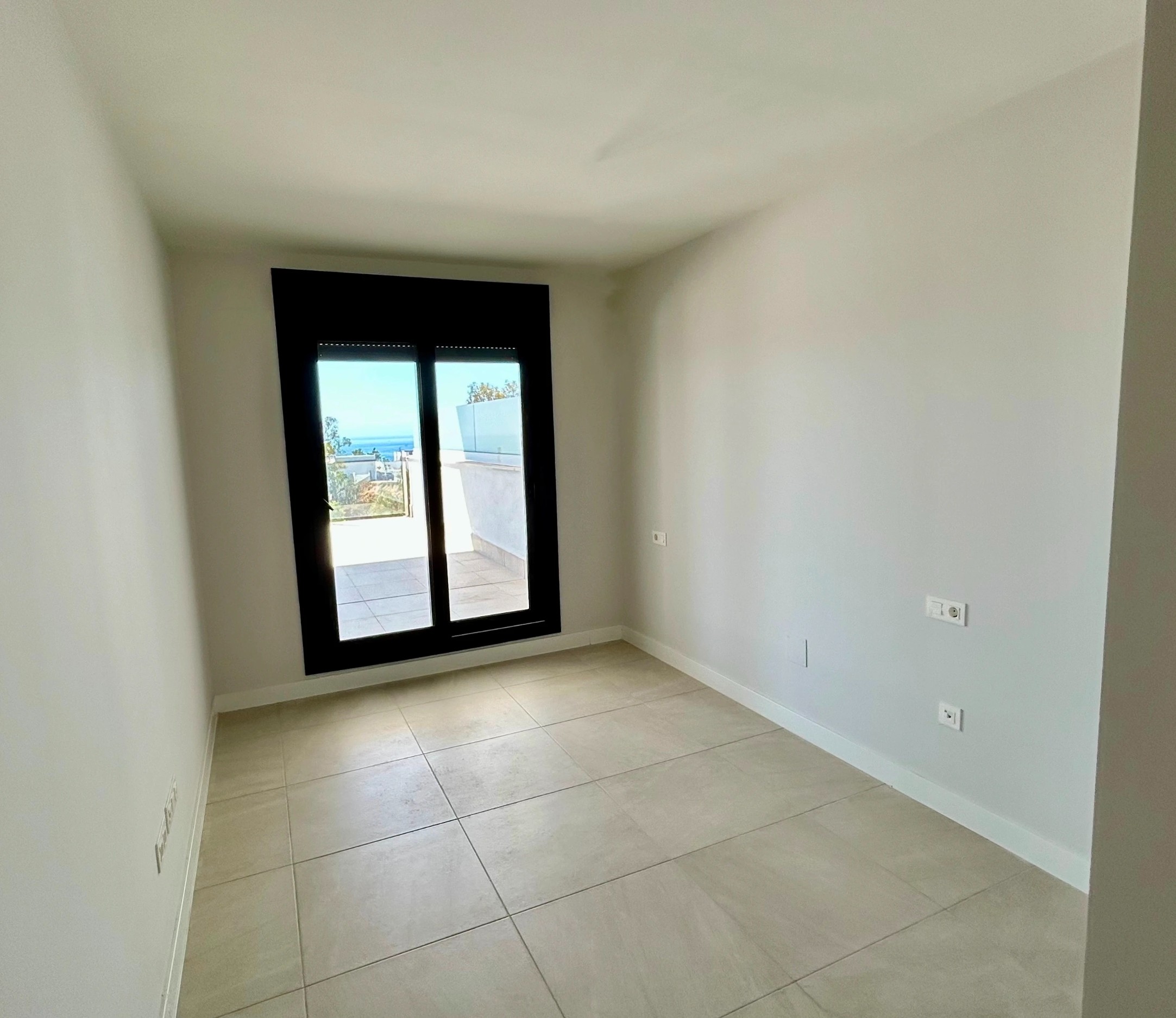 2 Bedroom Apartment in Benalmádena - Photo 16