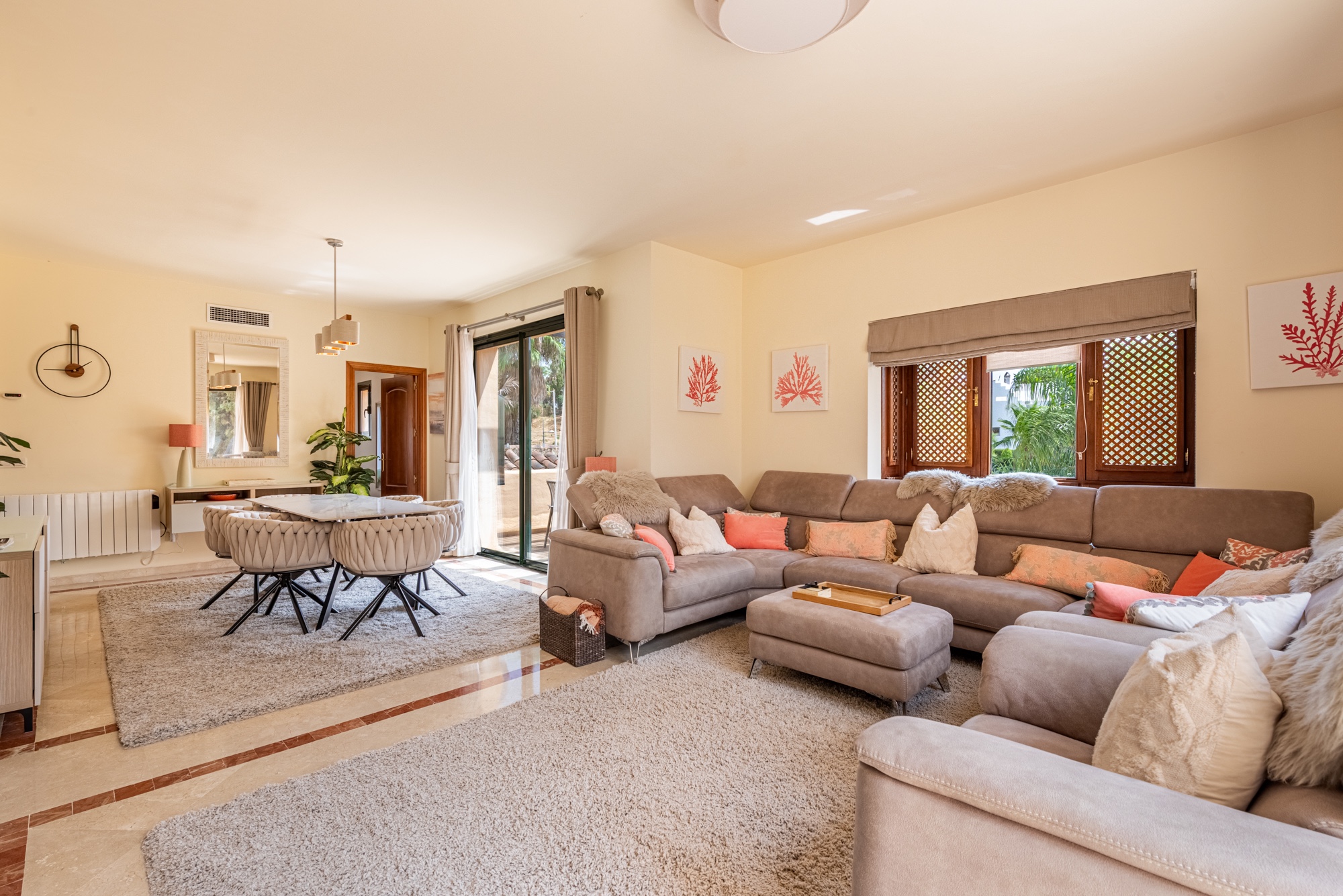 3 Bedroom Penthouse in Estepona - Photo 3