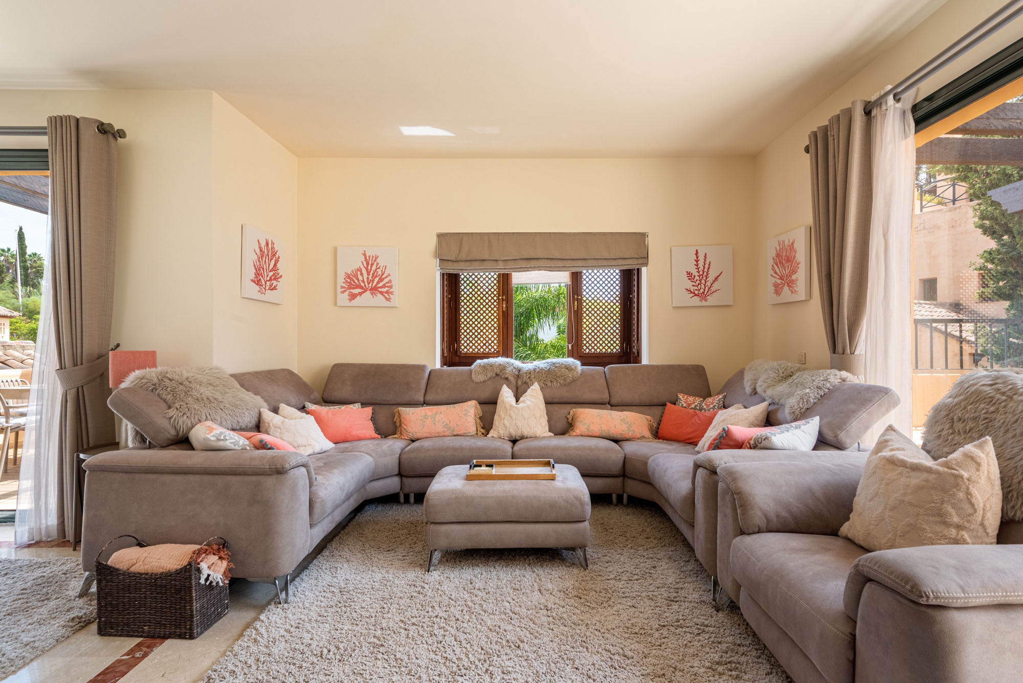 3 Bedroom Penthouse in Estepona - Photo 2