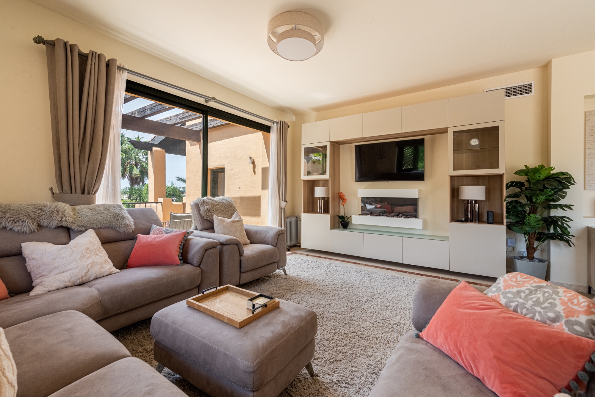 3 Bedroom Penthouse in Estepona - Photo 5