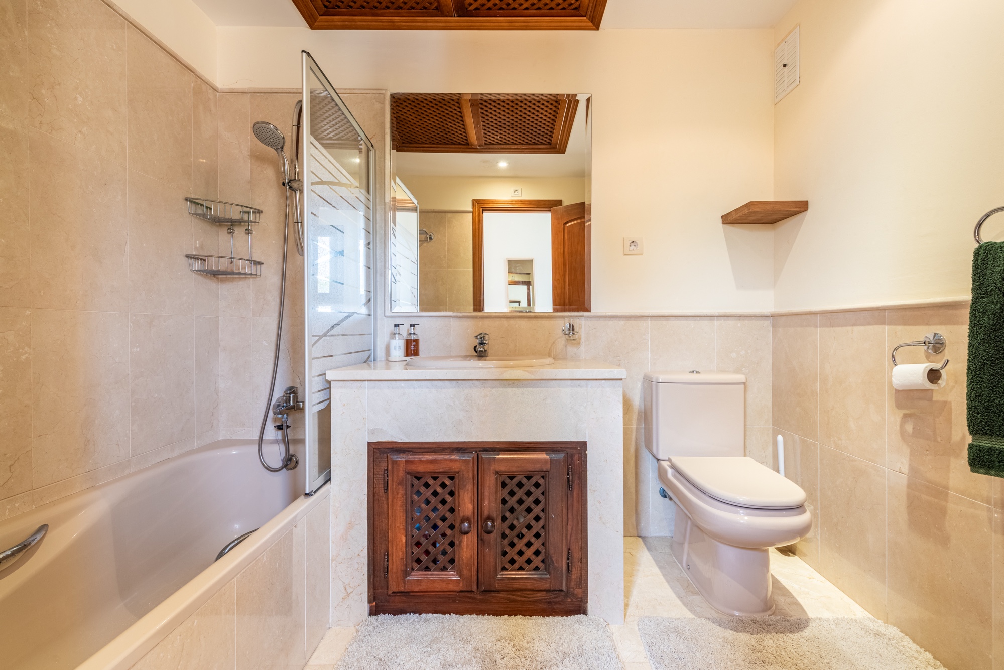 3 Bedroom Penthouse in Estepona - Photo 6