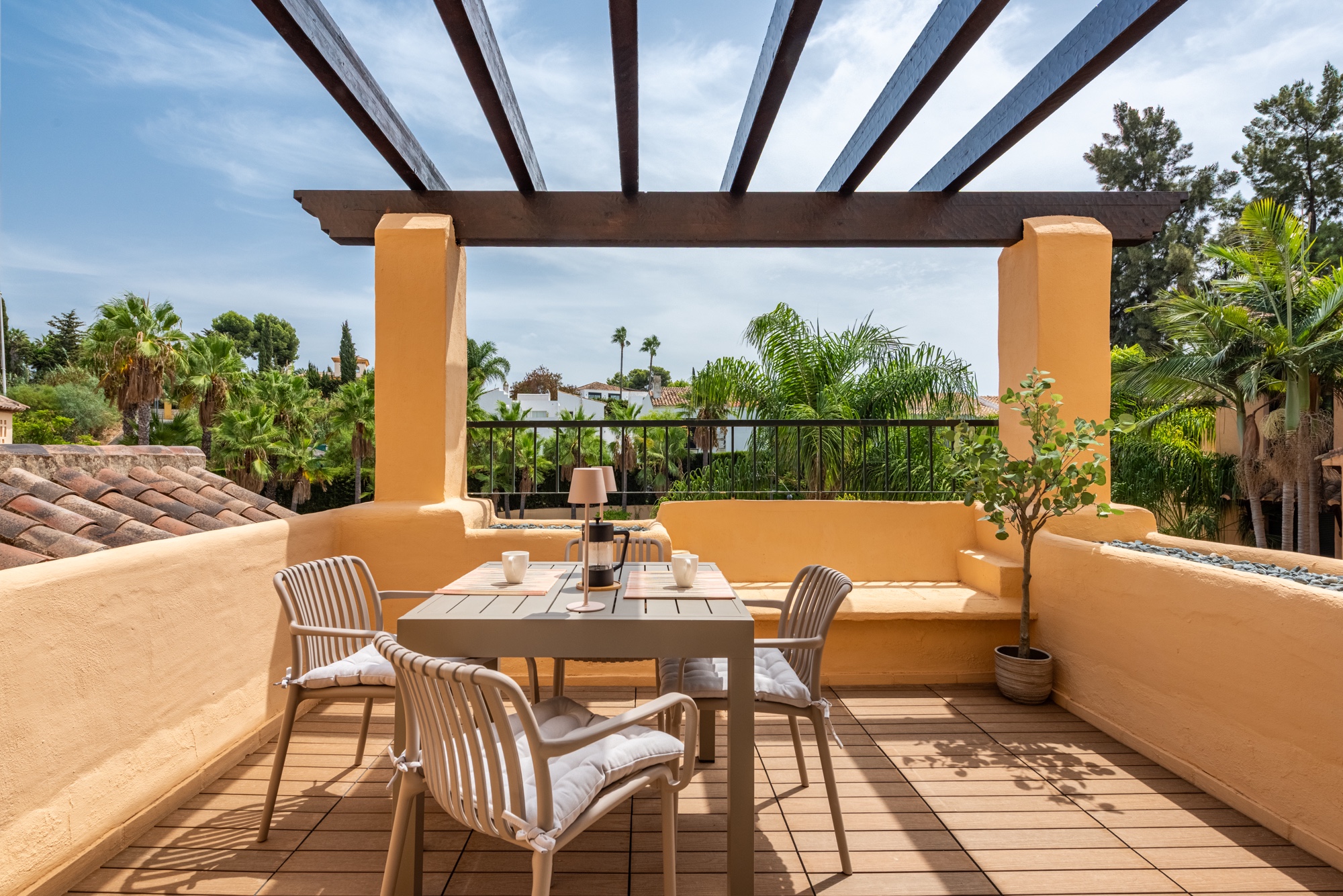 3 Bedroom Penthouse in Estepona - Photo 4