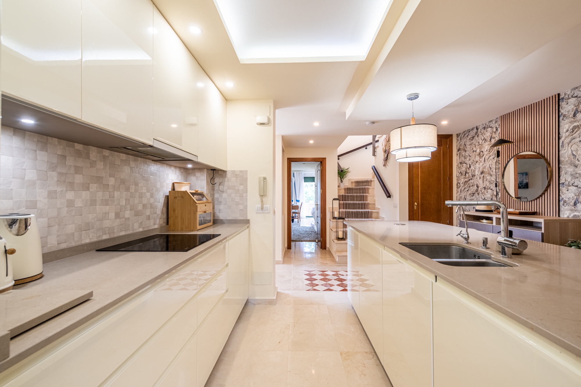 3 Bedroom Penthouse in Estepona - Photo 16