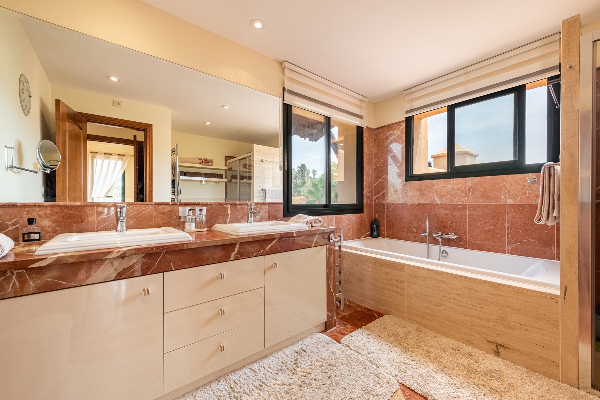 3 Bedroom Penthouse in Estepona - Photo 18