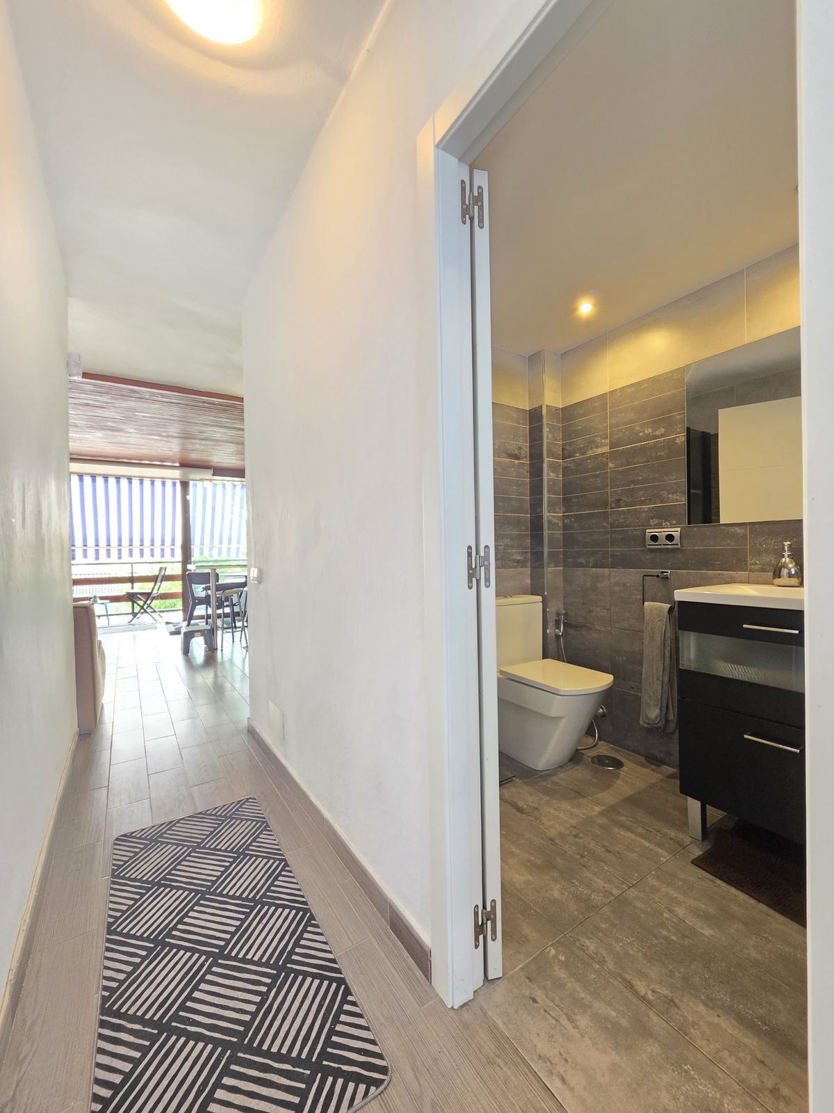 2 Bedroom Apartment in Marbella - Photo 11