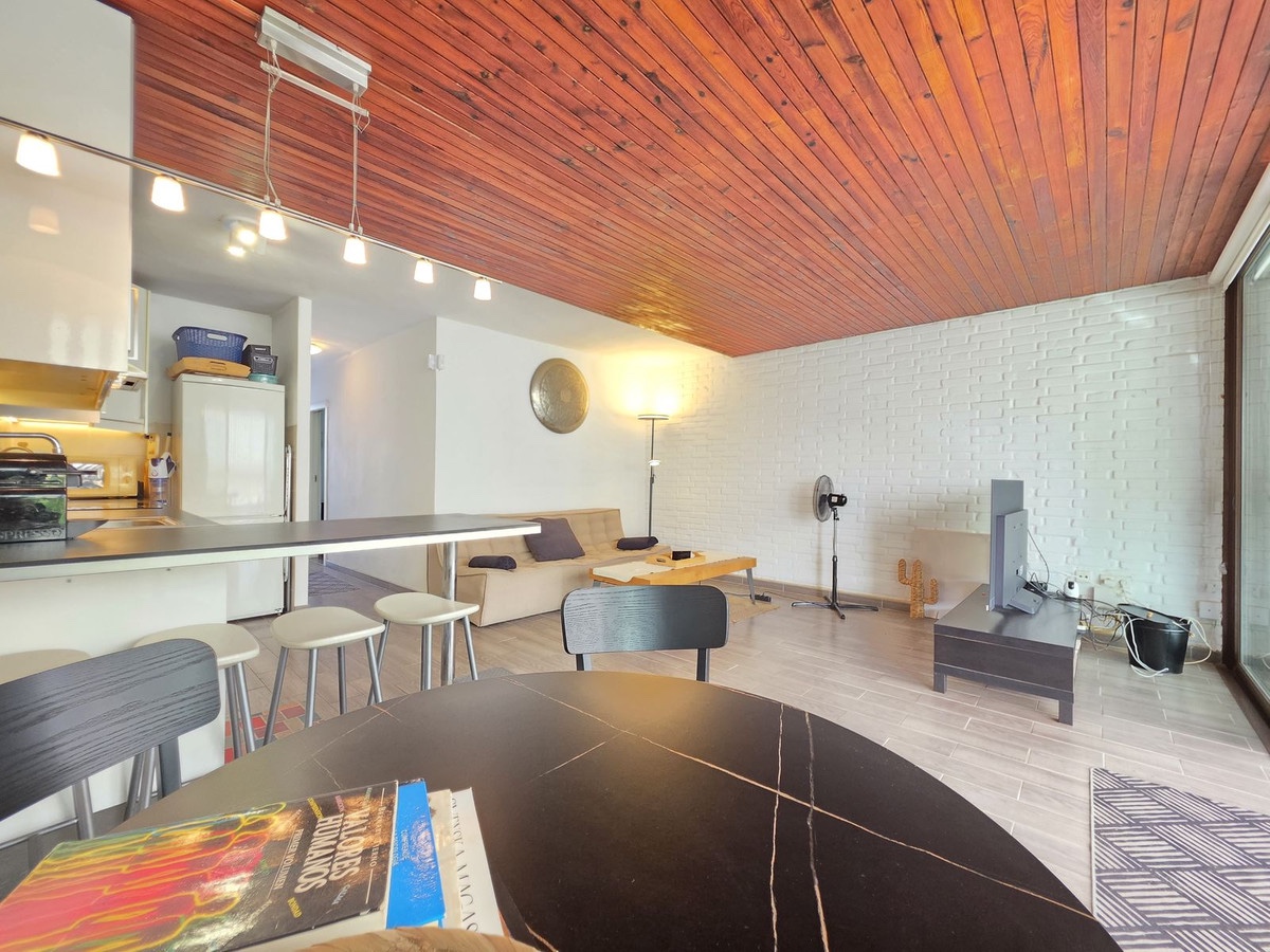2 Bedroom Apartment in Marbella - Photo 3