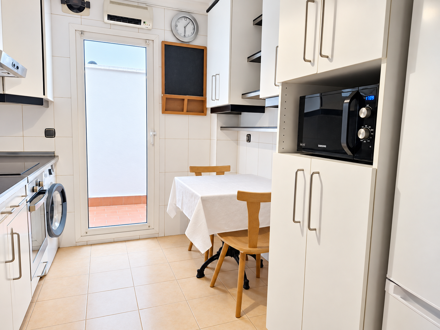4 Bedroom Apartment in Málaga - Photo 13