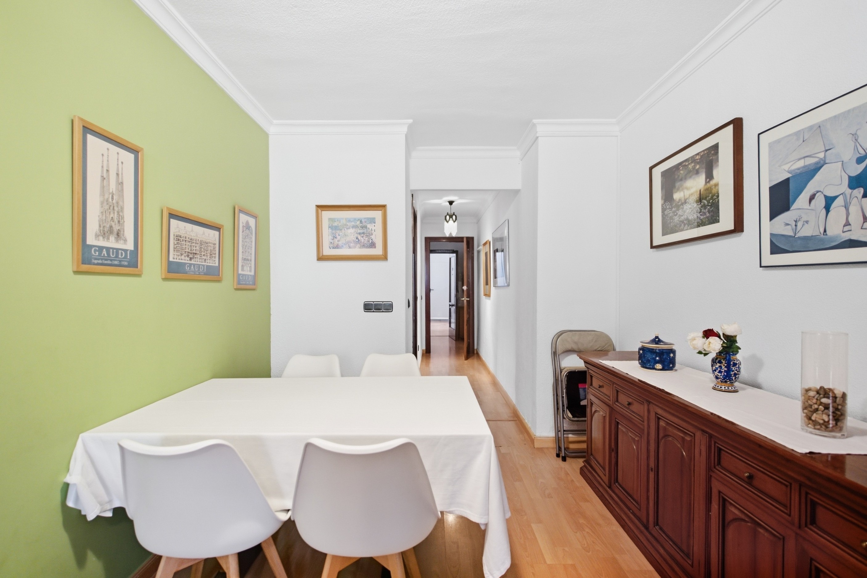 4 Bedroom Apartment in Málaga - Photo 2