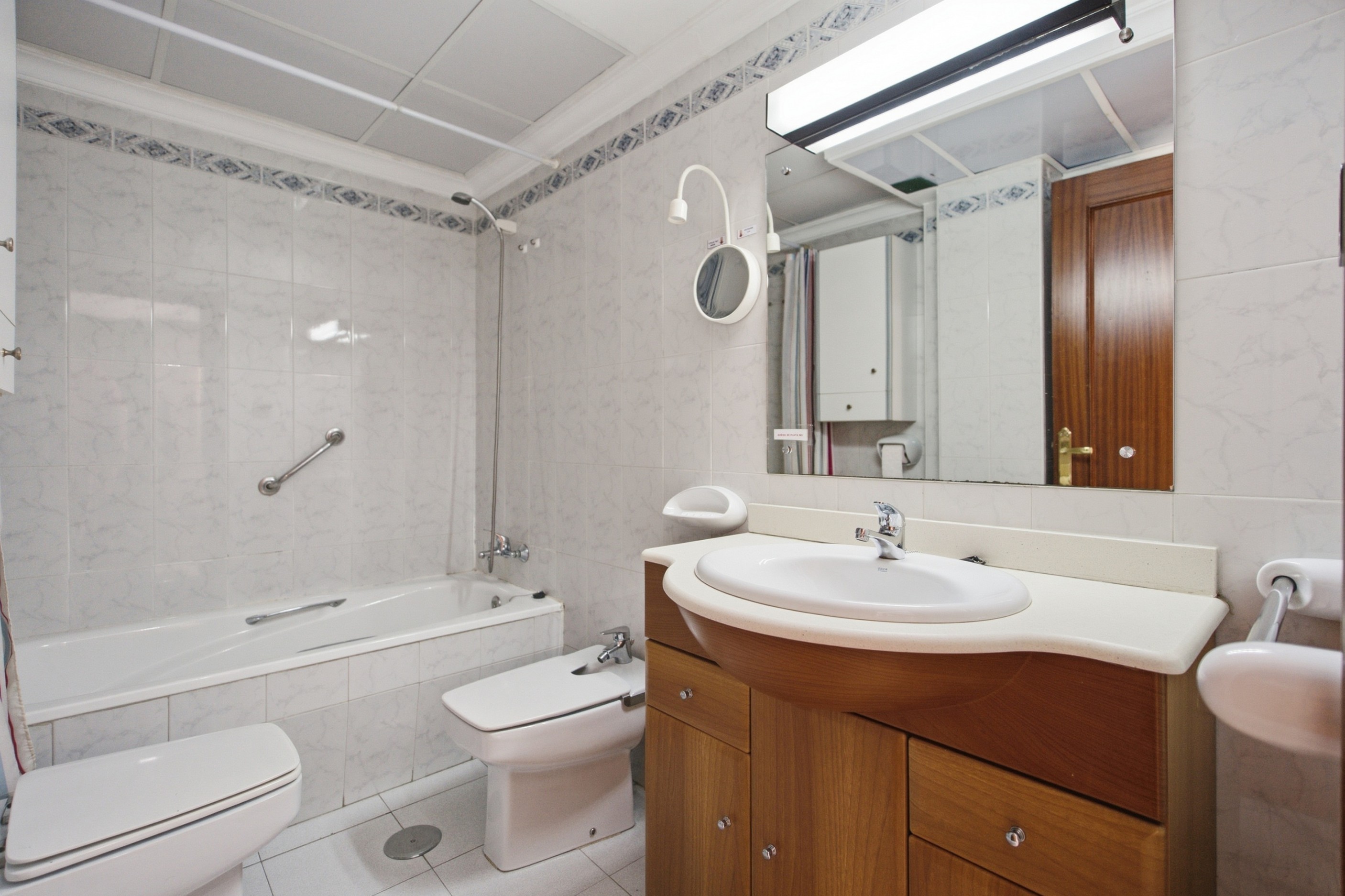 1 Bedroom Apartment in Málaga - Photo 9